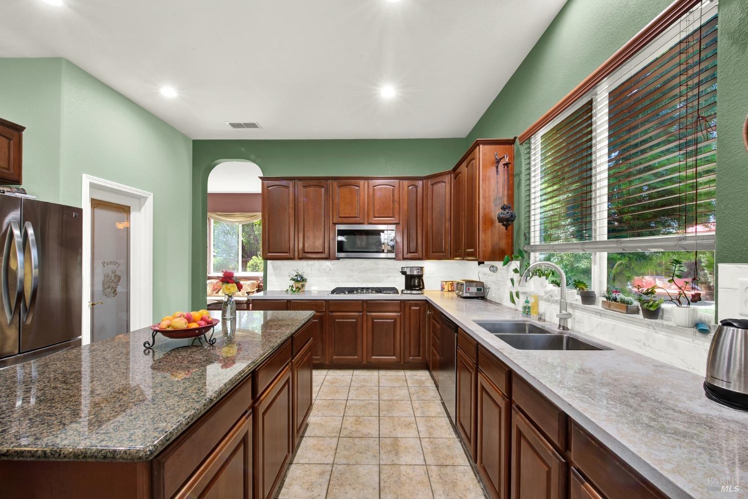 Detail Gallery Image 26 of 77 For 900 Shelter Cove Ct, Vacaville,  CA 95688 - 5 Beds | 3 Baths