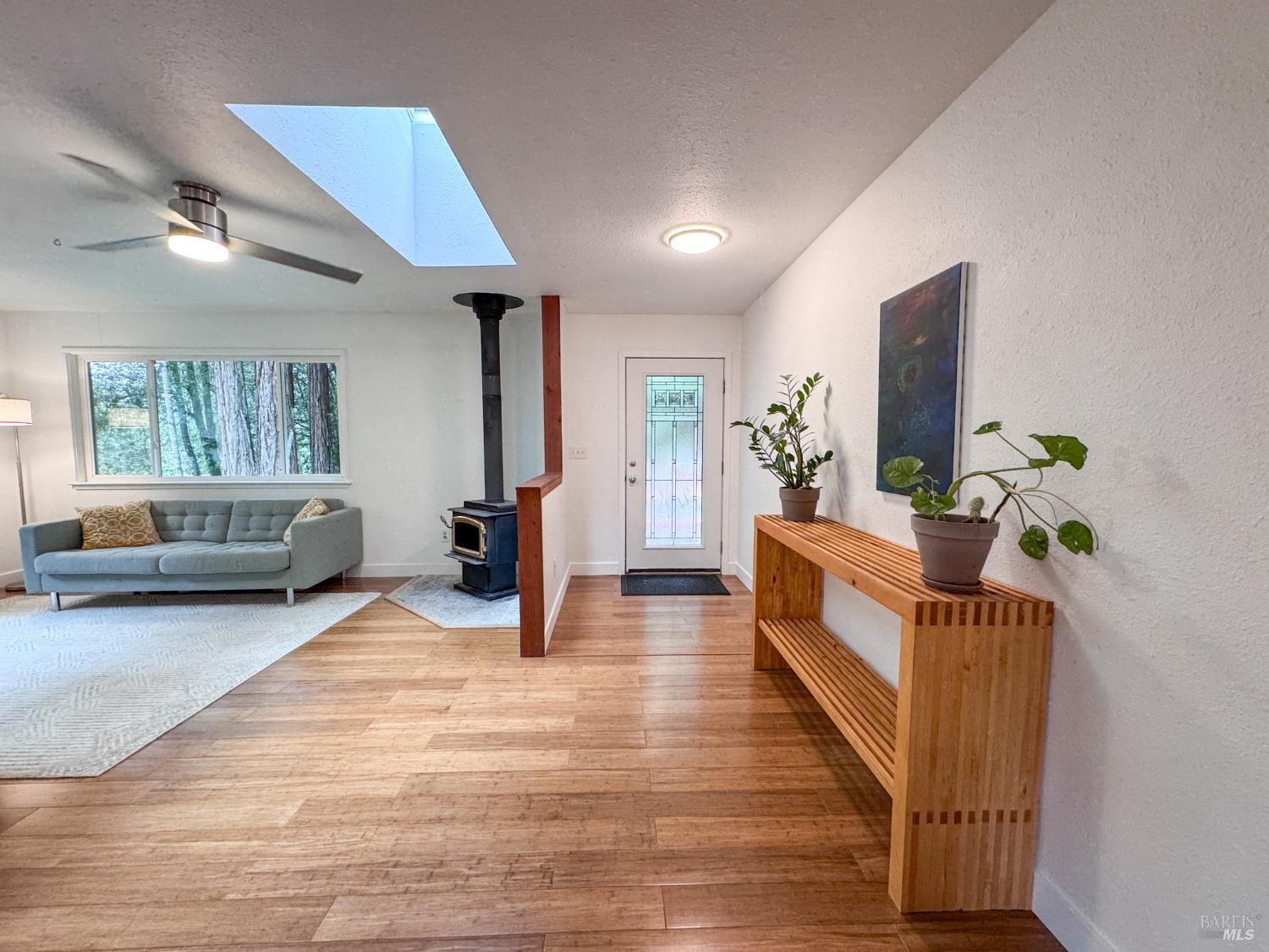 Detail Gallery Image 3 of 22 For 1853 Clover Dr, Willits,  CA 95490 - 3 Beds | 1 Baths
