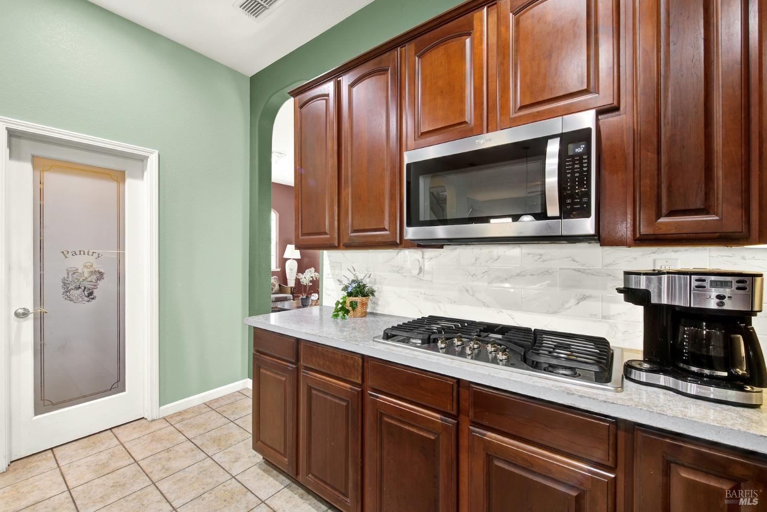 Detail Gallery Image 25 of 77 For 900 Shelter Cove Ct, Vacaville,  CA 95688 - 5 Beds | 3 Baths