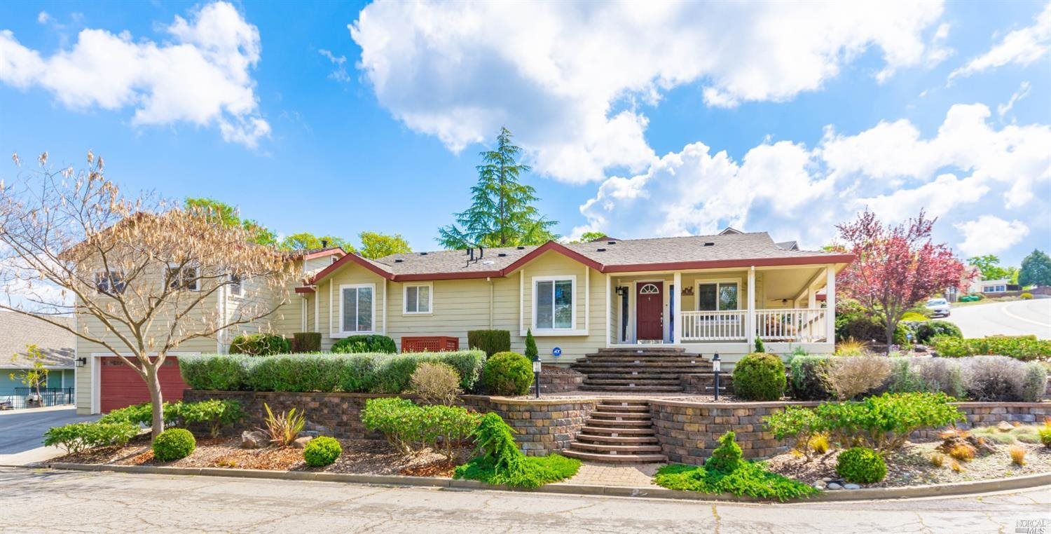 Detail Gallery Image 4 of 79 For 1300 Steele Canyon Rd, Napa,  CA 94558 - 4 Beds | 3 Baths