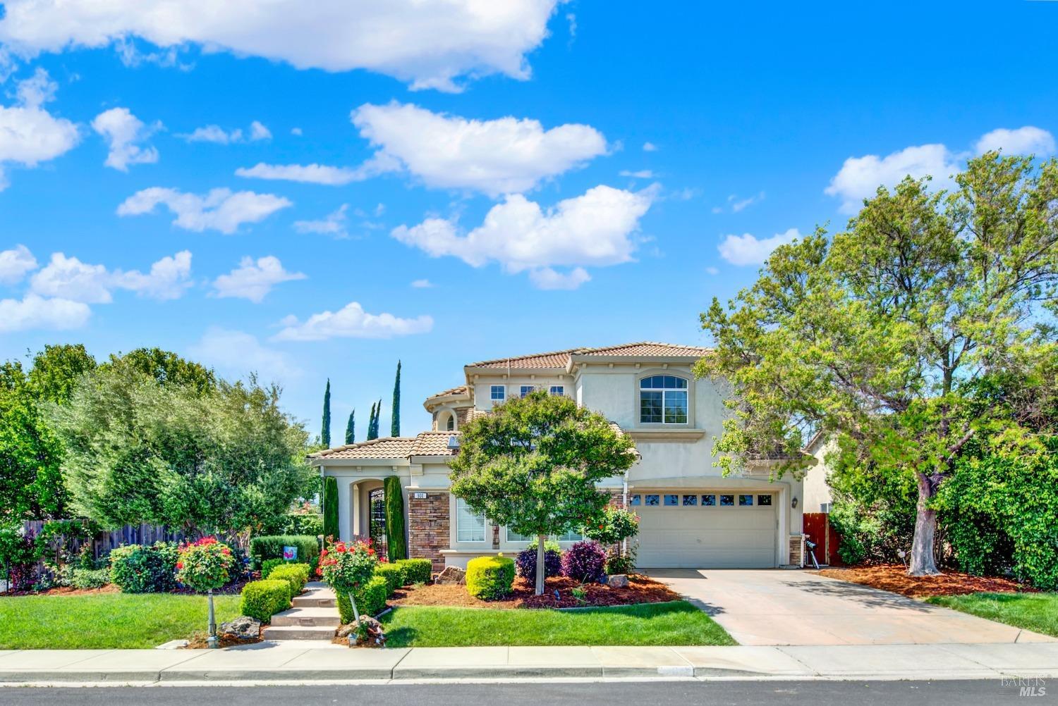 Detail Gallery Image 1 of 77 For 900 Shelter Cove Ct, Vacaville,  CA 95688 - 5 Beds | 3 Baths