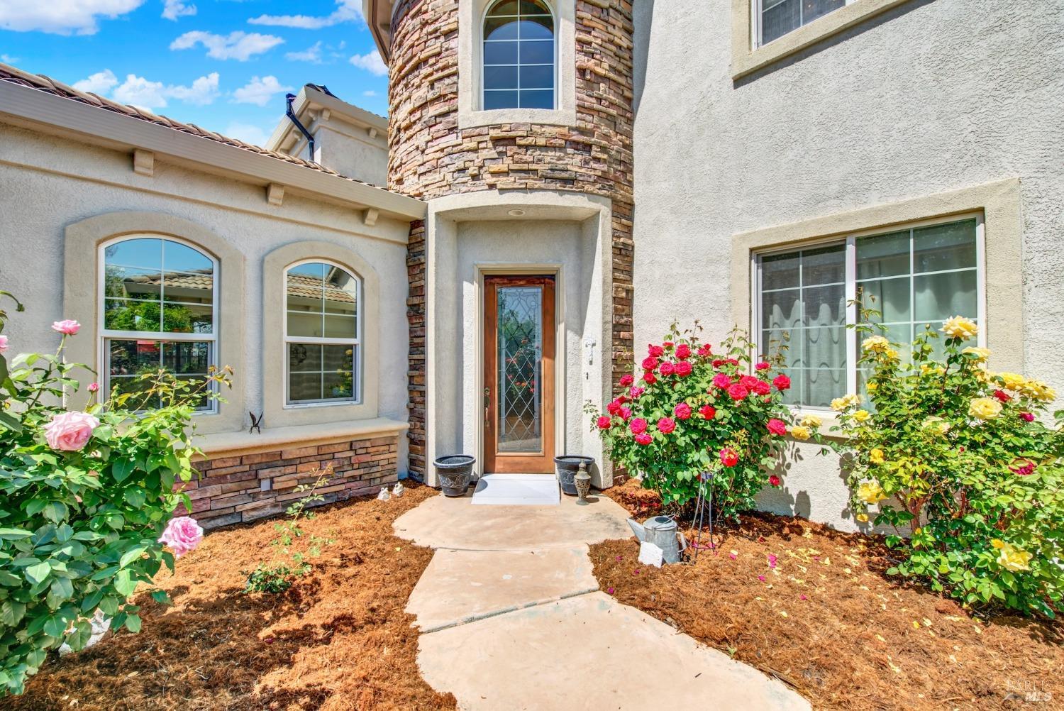 Detail Gallery Image 10 of 77 For 900 Shelter Cove Ct, Vacaville,  CA 95688 - 5 Beds | 3 Baths