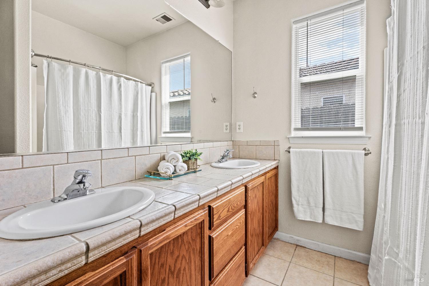 Detail Gallery Image 13 of 34 For 458 Kennwood Dr, Ukiah,  CA 95482 - 3 Beds | 2 Baths
