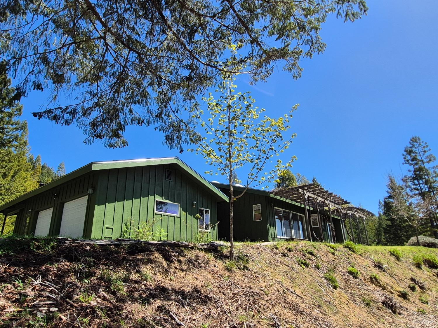 Detail Gallery Image 7 of 93 For 16770 Branscomb Rd, Branscomb,  CA 95454 - 2 Beds | 2 Baths