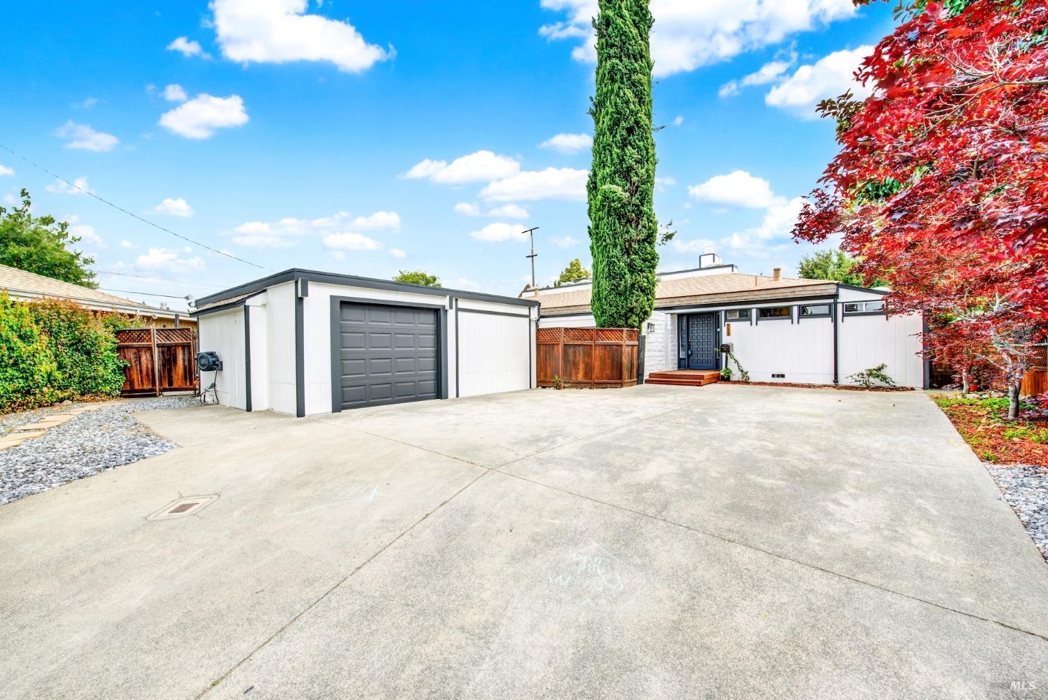 Detail Gallery Image 3 of 77 For 511 Hemlock Ct, Vacaville,  CA 95688 - 3 Beds | 2 Baths