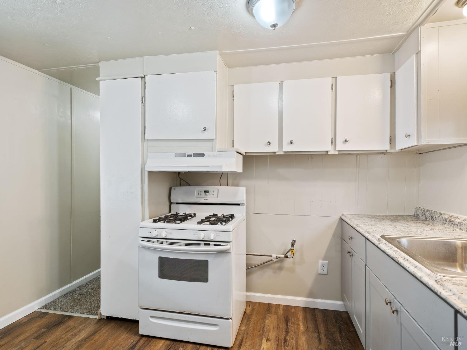 Detail Gallery Image 10 of 25 For 5575 Old Highway 53 Hwy 7, Clearlake,  CA 95422 - 2 Beds | 1/1 Baths
