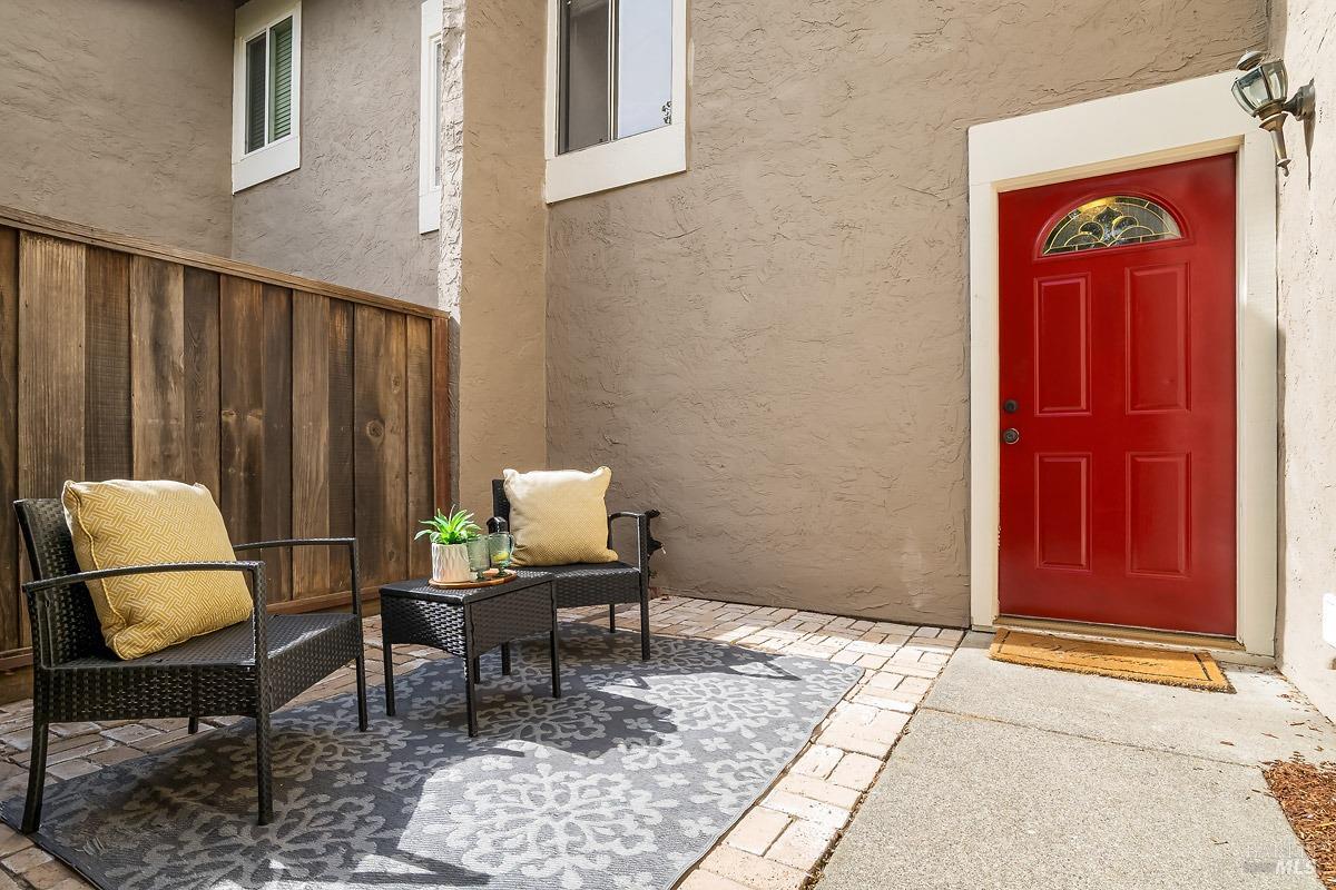 Detail Gallery Image 2 of 29 For 728 Walnut Ct, Novato,  CA 94945 - 4 Beds | 2/1 Baths