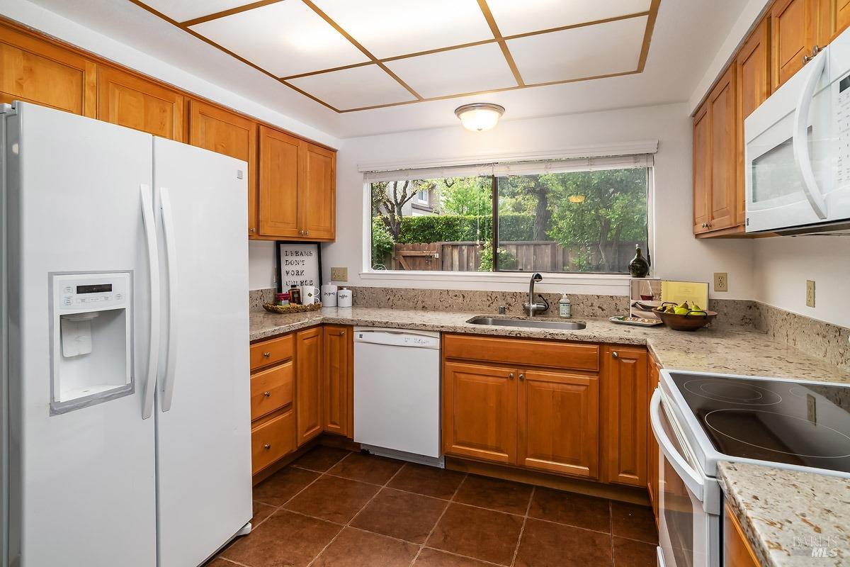Detail Gallery Image 9 of 29 For 728 Walnut Ct, Novato,  CA 94945 - 4 Beds | 2/1 Baths