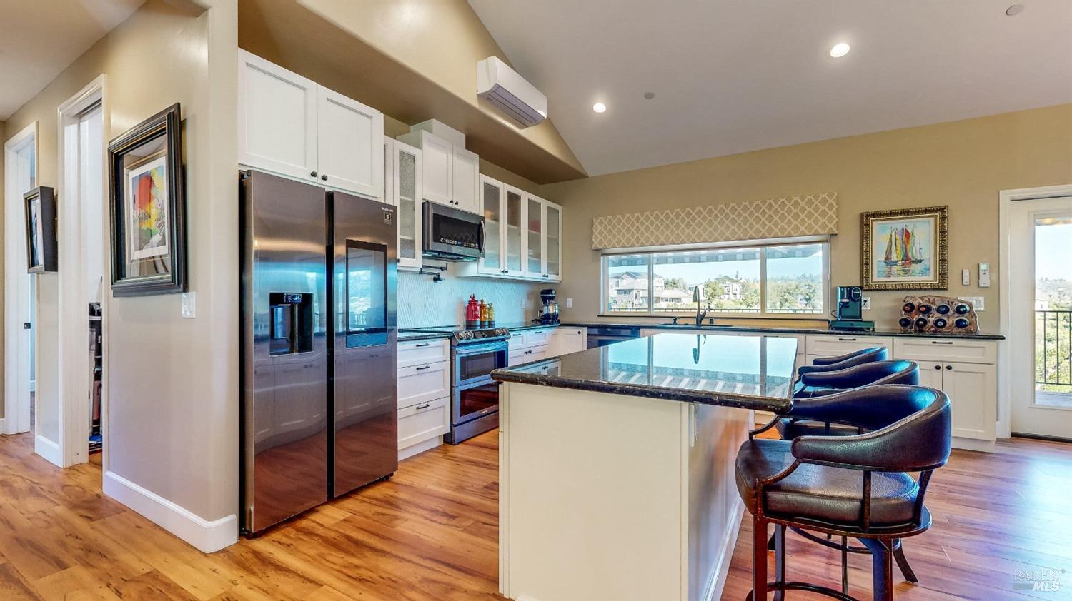 Detail Gallery Image 4 of 65 For 1393 Michele Way, Santa Rosa,  CA 95404 - 3 Beds | 3 Baths