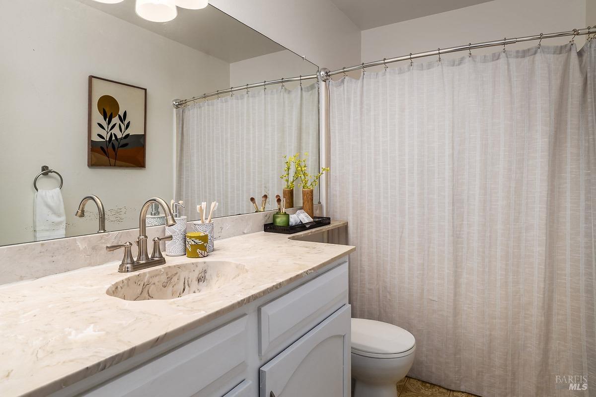 Detail Gallery Image 15 of 29 For 728 Walnut Ct, Novato,  CA 94945 - 4 Beds | 2/1 Baths