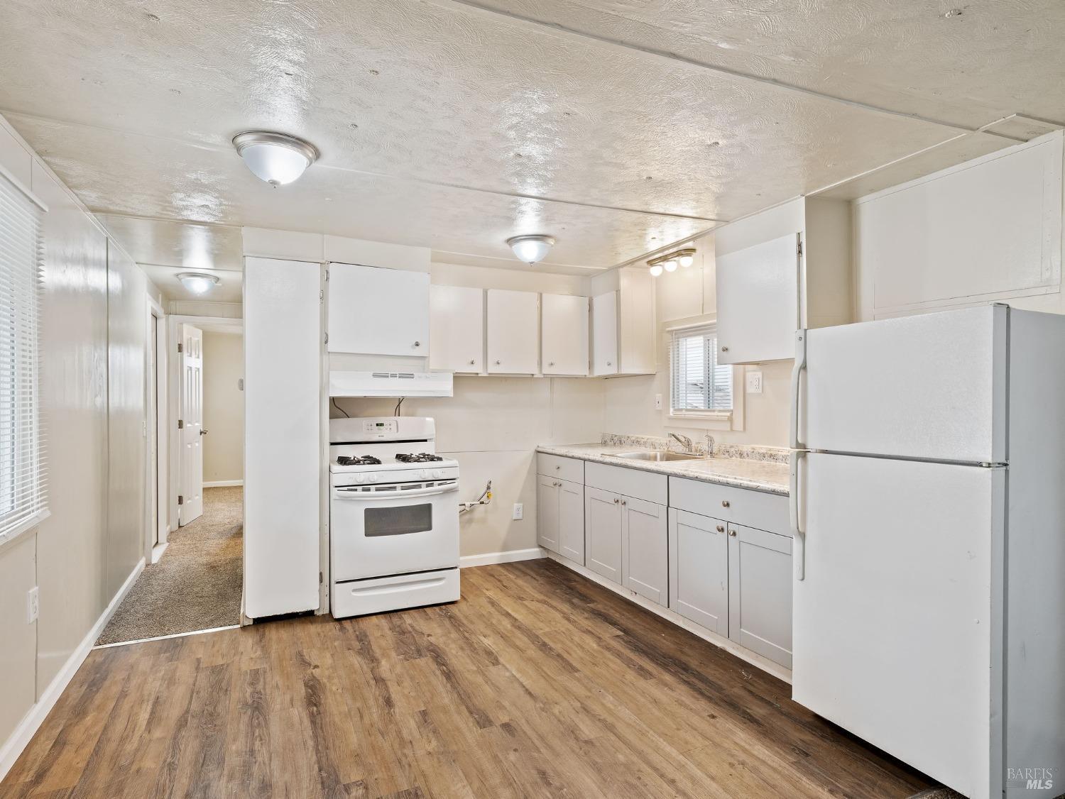 Detail Gallery Image 9 of 25 For 5575 Old Highway 53 Hwy 7, Clearlake,  CA 95422 - 2 Beds | 1/1 Baths