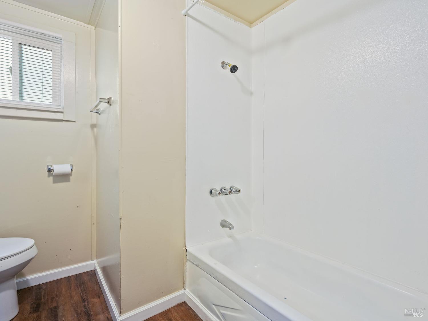 Detail Gallery Image 6 of 25 For 5575 Old Highway 53 Hwy 7, Clearlake,  CA 95422 - 2 Beds | 1/1 Baths