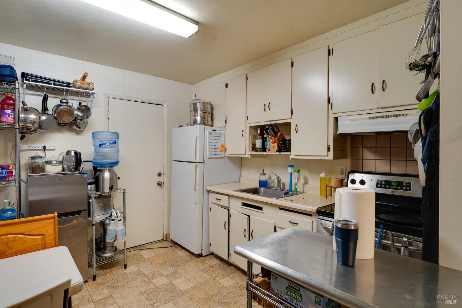 Detail Gallery Image 9 of 16 For 914 Deturk Ave, Santa Rosa,  CA 95404 - – Beds | – Baths