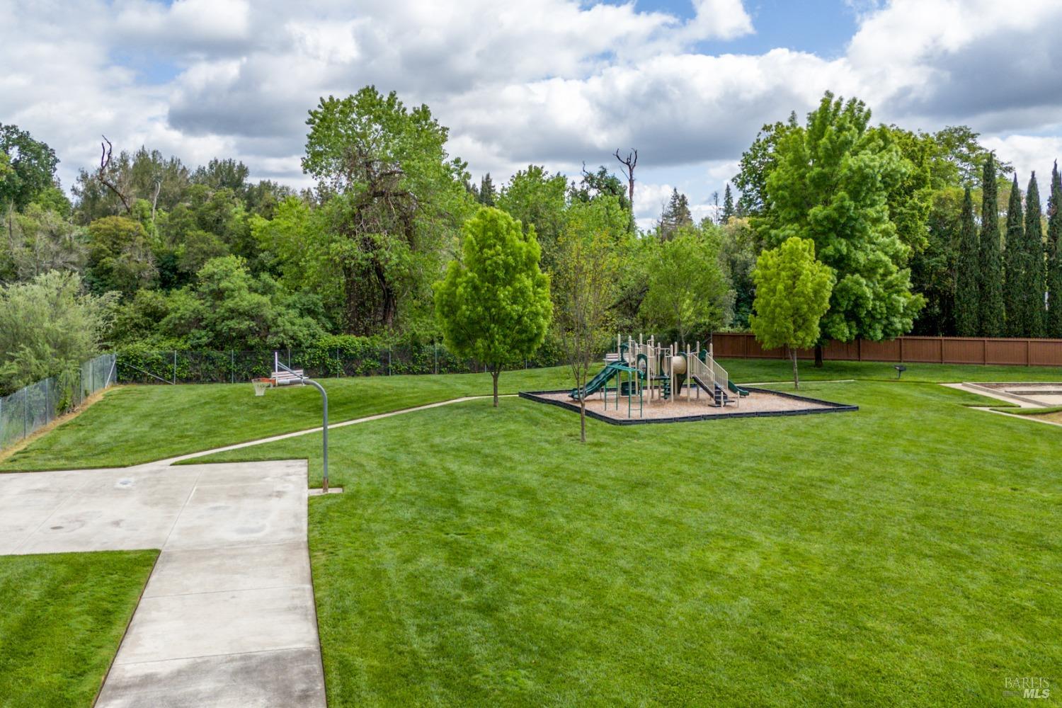 Detail Gallery Image 33 of 34 For 458 Kennwood Dr, Ukiah,  CA 95482 - 3 Beds | 2 Baths