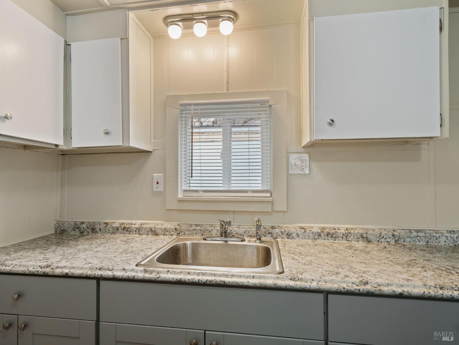 Detail Gallery Image 11 of 25 For 5575 Old Highway 53 Hwy 7, Clearlake,  CA 95422 - 2 Beds | 1/1 Baths