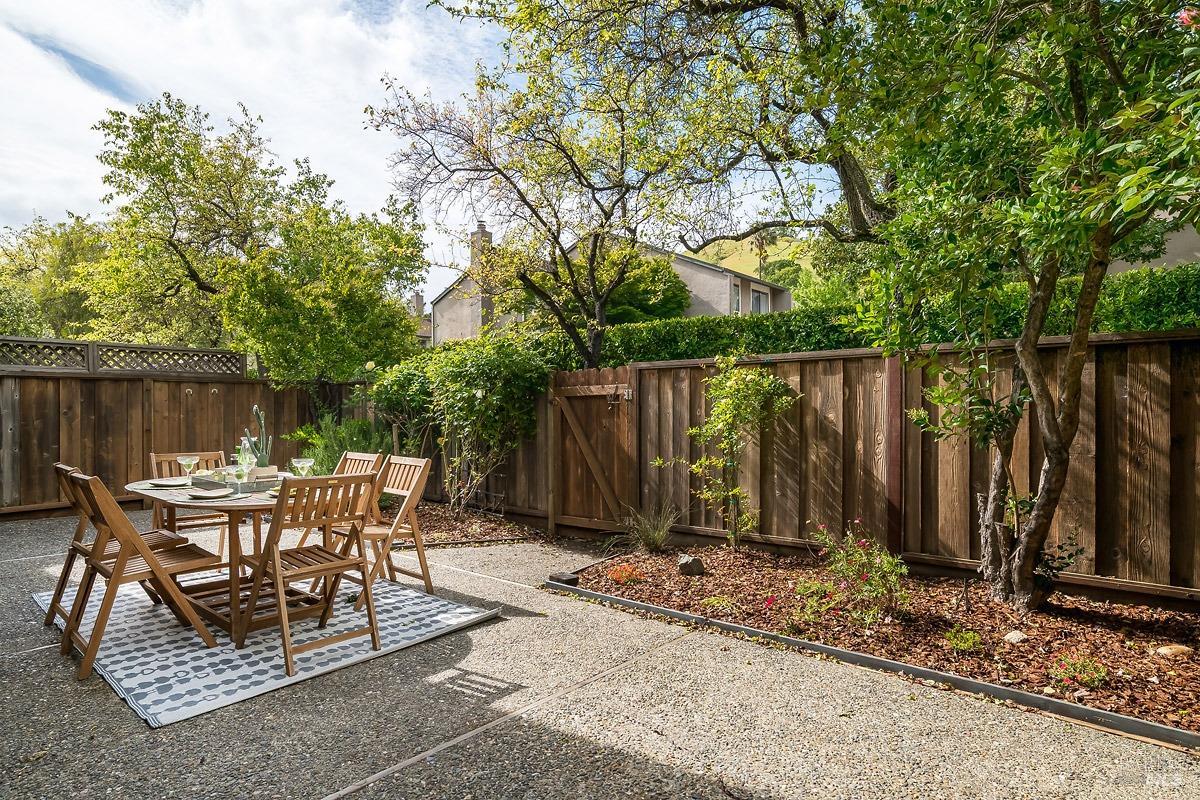 Detail Gallery Image 20 of 29 For 728 Walnut Ct, Novato,  CA 94945 - 4 Beds | 2/1 Baths