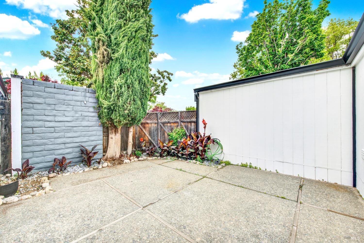 Detail Gallery Image 53 of 77 For 511 Hemlock Ct, Vacaville,  CA 95688 - 3 Beds | 2 Baths