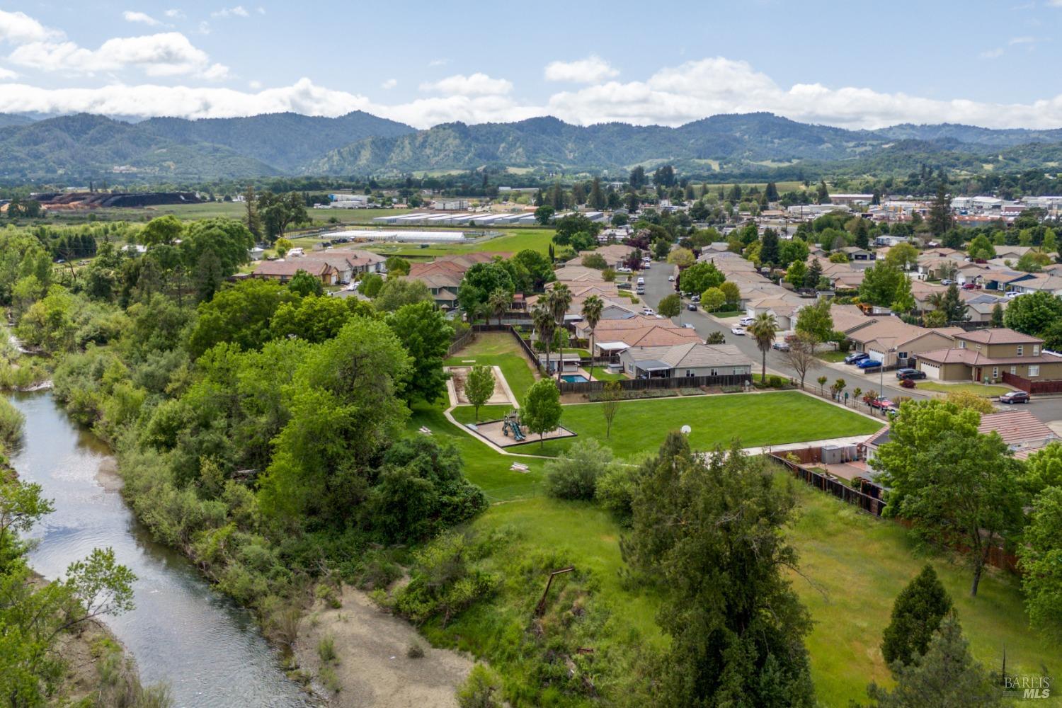 Detail Gallery Image 32 of 34 For 458 Kennwood Dr, Ukiah,  CA 95482 - 3 Beds | 2 Baths