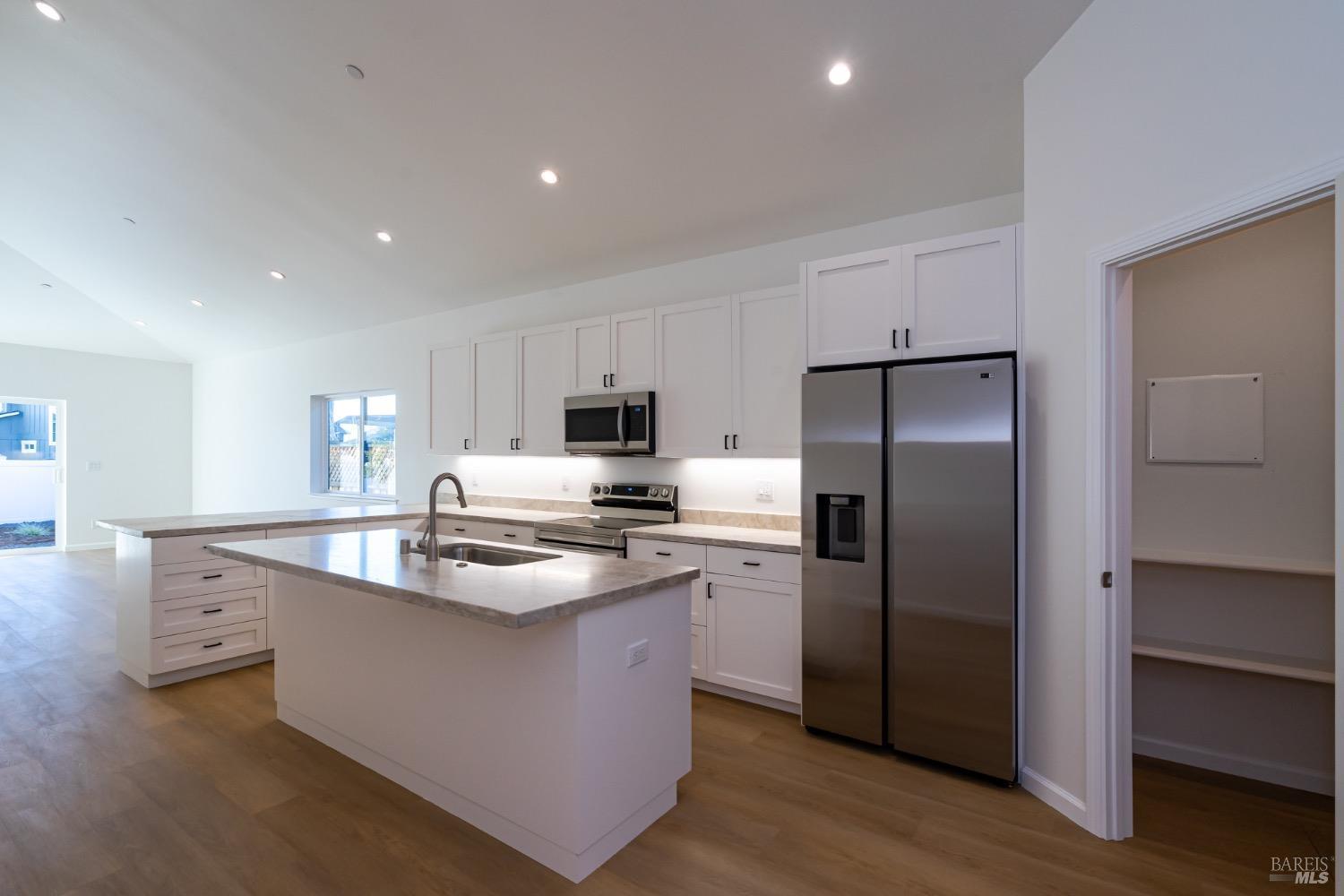 Detail Gallery Image 4 of 35 For 3720 Espresso Ct, Santa Rosa,  CA 95403 - 4 Beds | 2 Baths