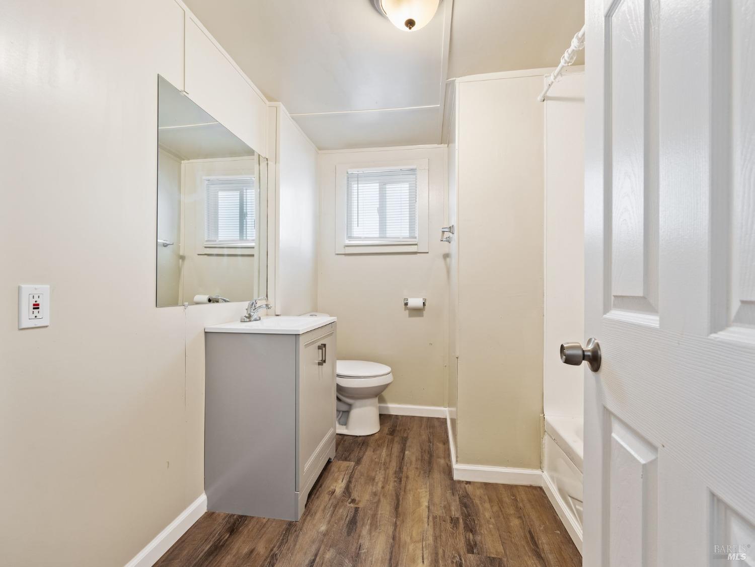 Detail Gallery Image 5 of 25 For 5575 Old Highway 53 Hwy 7, Clearlake,  CA 95422 - 2 Beds | 1/1 Baths