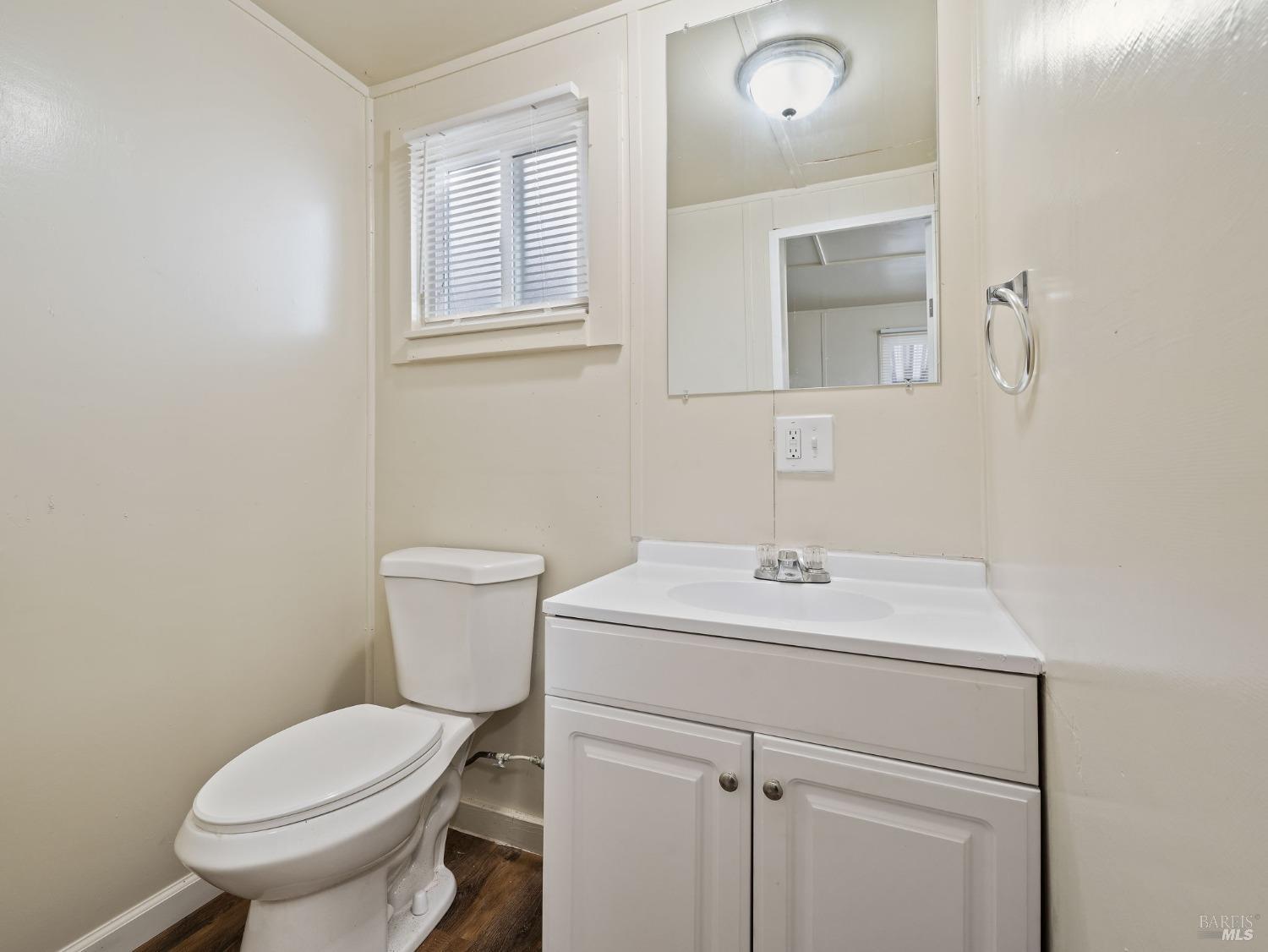 Detail Gallery Image 4 of 25 For 5575 Old Highway 53 Hwy 7, Clearlake,  CA 95422 - 2 Beds | 1/1 Baths
