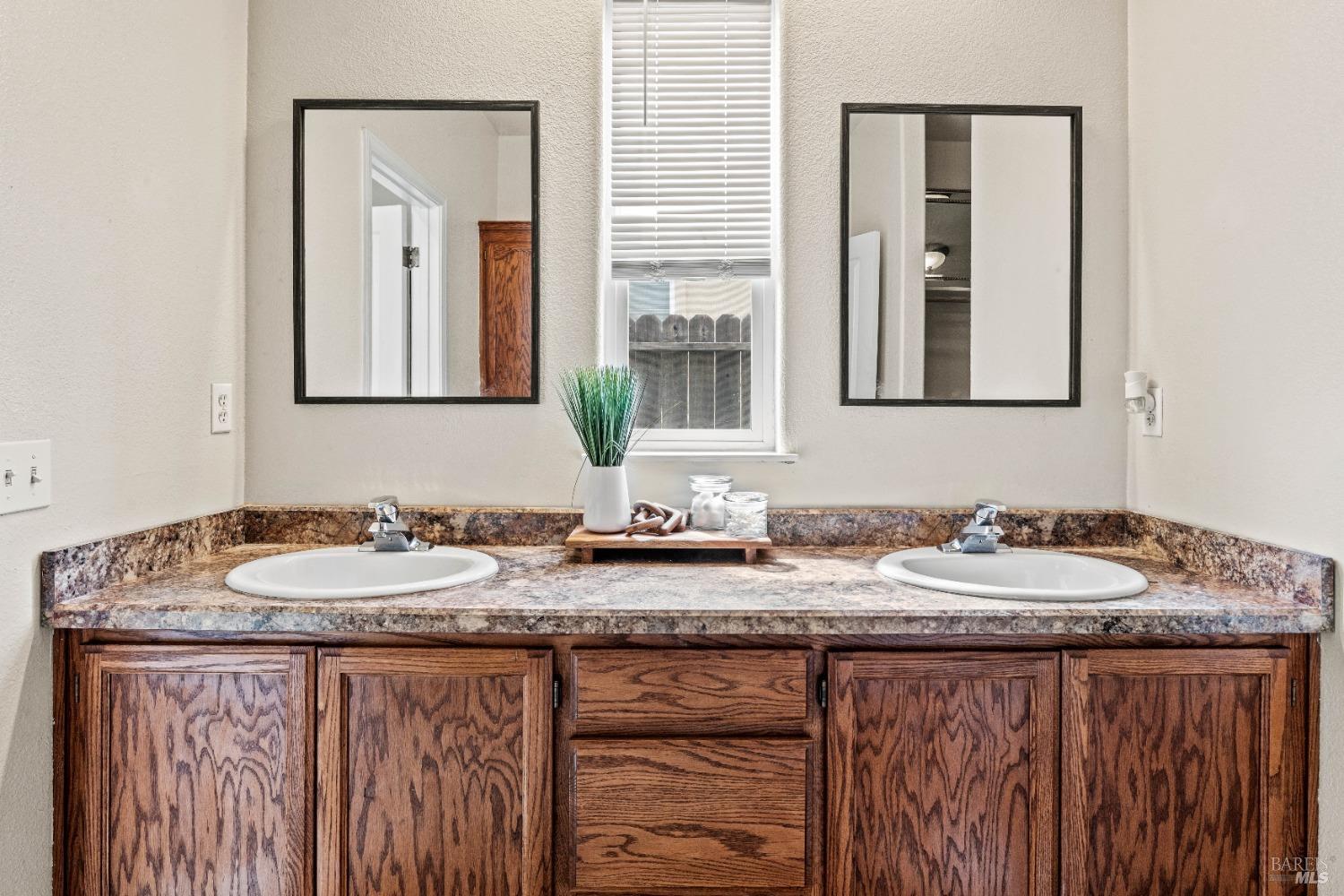 Detail Gallery Image 20 of 34 For 458 Kennwood Dr, Ukiah,  CA 95482 - 3 Beds | 2 Baths