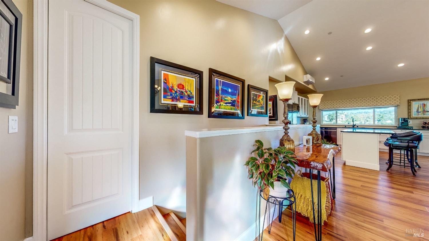 Detail Gallery Image 11 of 65 For 1393 Michele Way, Santa Rosa,  CA 95404 - 3 Beds | 3 Baths