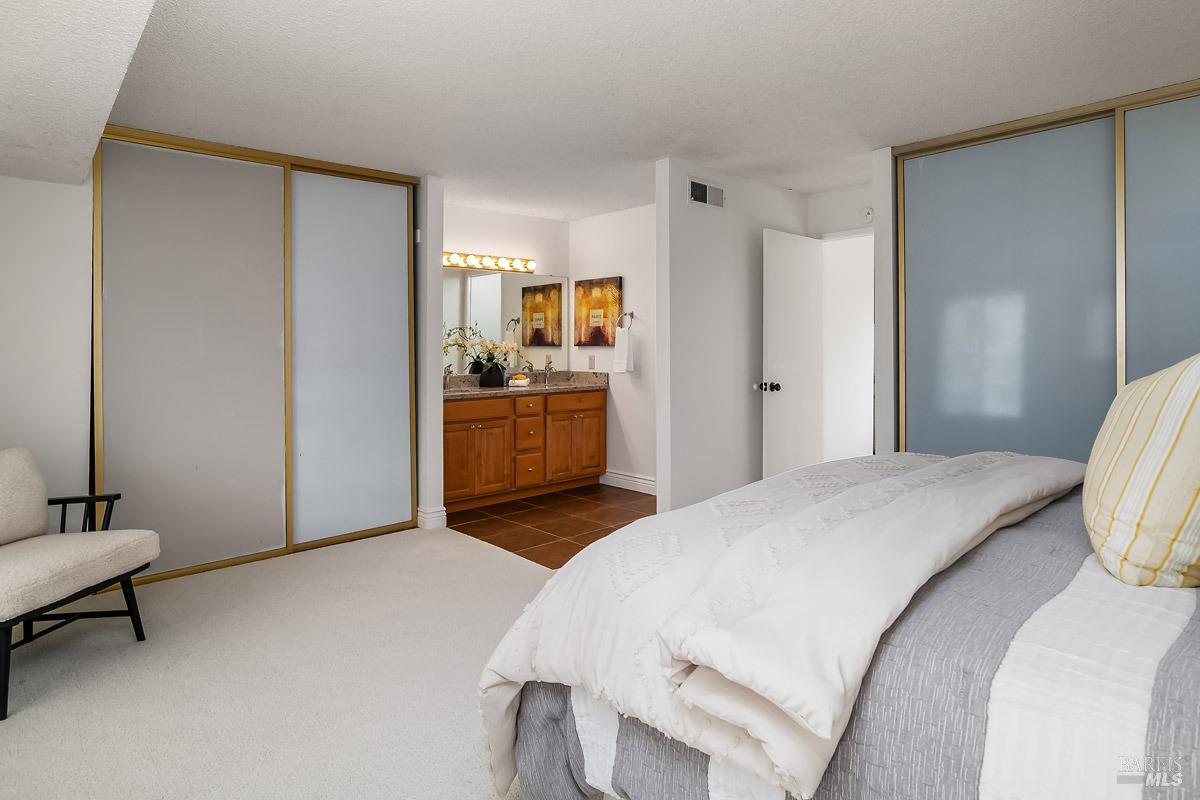 Detail Gallery Image 13 of 29 For 728 Walnut Ct, Novato,  CA 94945 - 4 Beds | 2/1 Baths