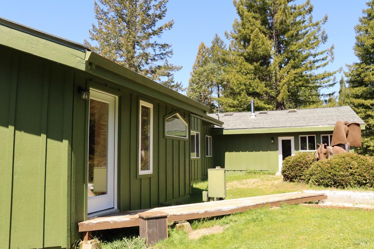 Detail Gallery Image 9 of 93 For 16770 Branscomb Rd, Branscomb,  CA 95454 - 2 Beds | 2 Baths
