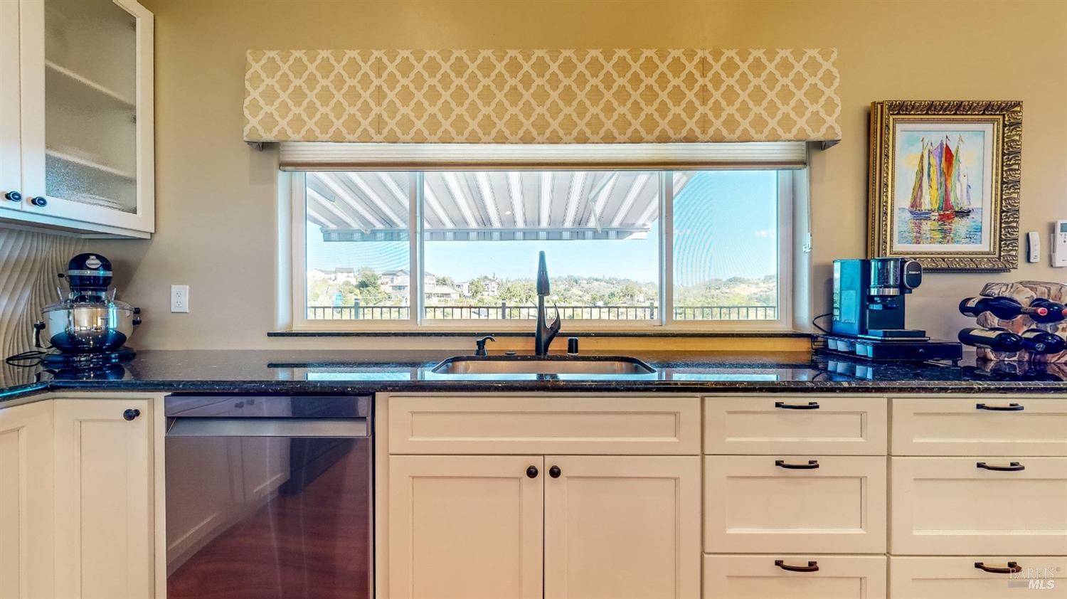 Detail Gallery Image 5 of 65 For 1393 Michele Way, Santa Rosa,  CA 95404 - 3 Beds | 3 Baths