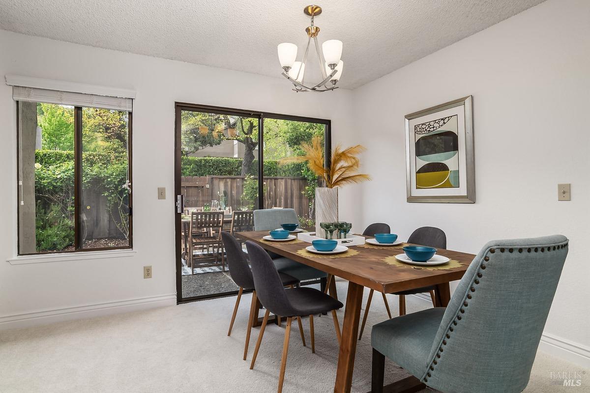 Detail Gallery Image 6 of 29 For 728 Walnut Ct, Novato,  CA 94945 - 4 Beds | 2/1 Baths