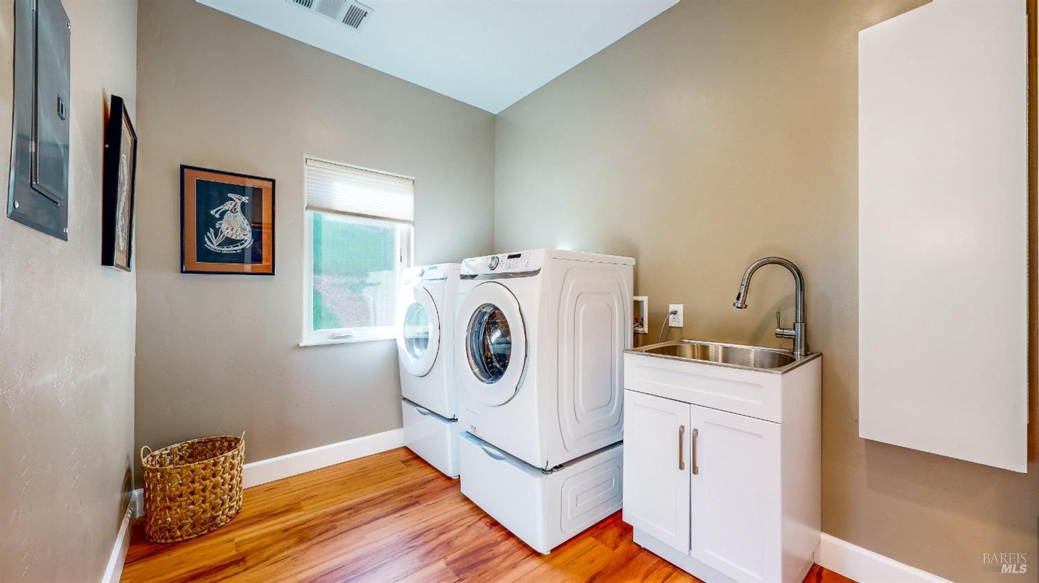 Detail Gallery Image 29 of 65 For 1393 Michele Way, Santa Rosa,  CA 95404 - 3 Beds | 3 Baths