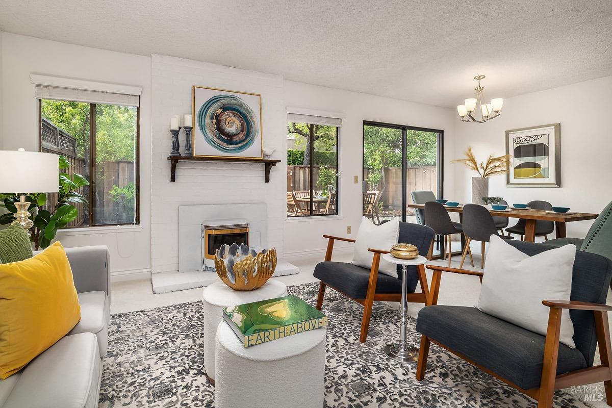 Detail Gallery Image 5 of 29 For 728 Walnut Ct, Novato,  CA 94945 - 4 Beds | 2/1 Baths