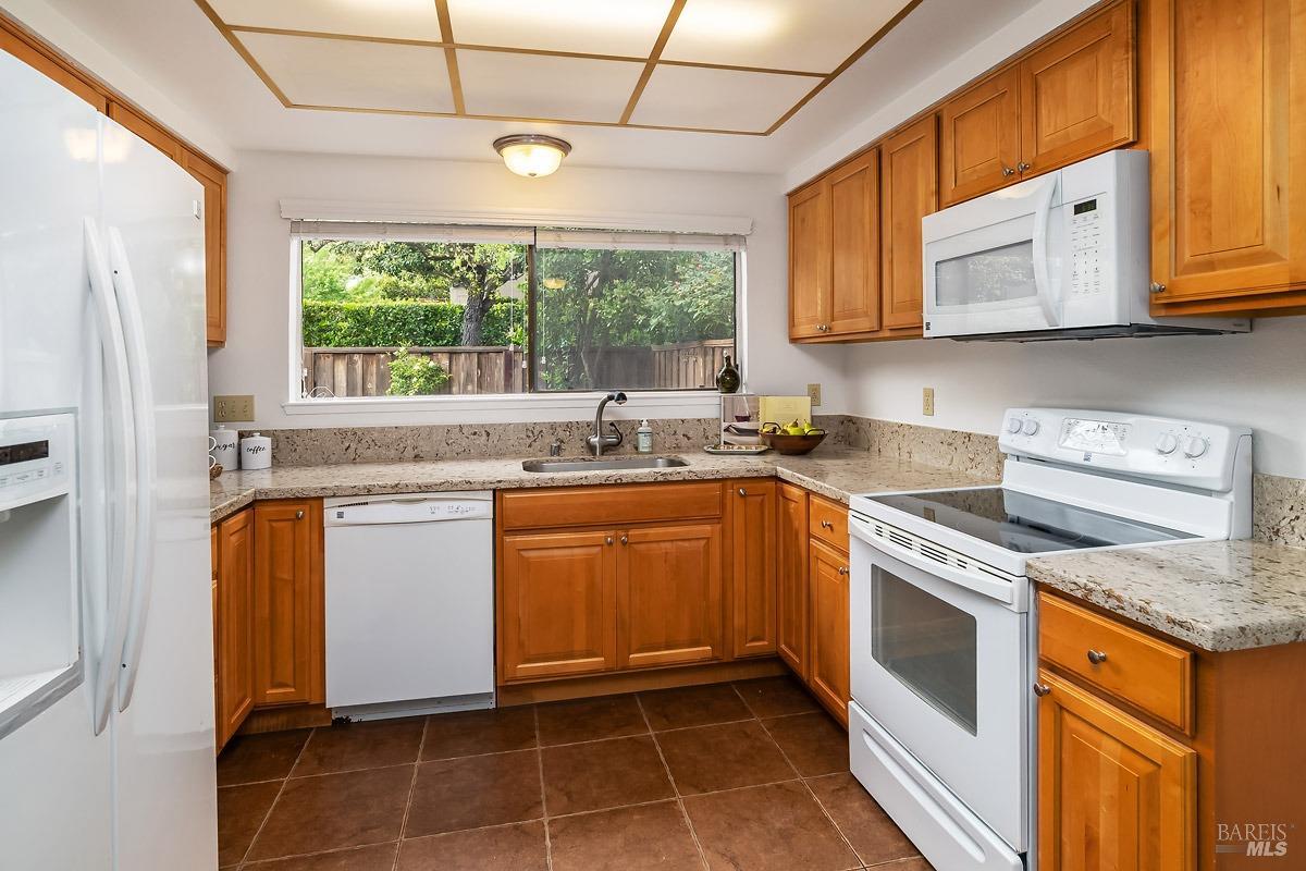 Detail Gallery Image 10 of 29 For 728 Walnut Ct, Novato,  CA 94945 - 4 Beds | 2/1 Baths