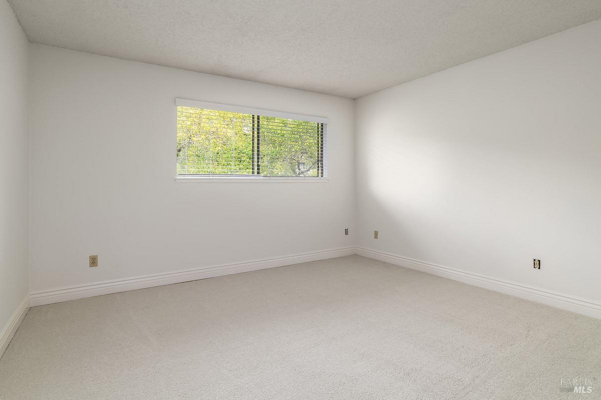 Detail Gallery Image 16 of 29 For 728 Walnut Ct, Novato,  CA 94945 - 4 Beds | 2/1 Baths