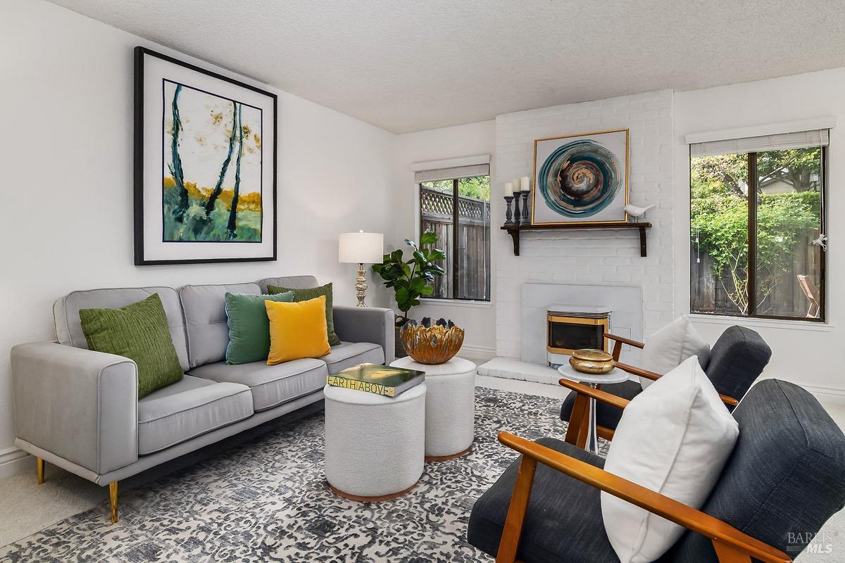 Detail Gallery Image 4 of 29 For 728 Walnut Ct, Novato,  CA 94945 - 4 Beds | 2/1 Baths
