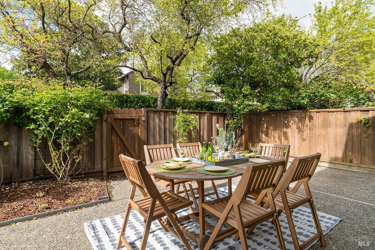Detail Gallery Image 19 of 29 For 728 Walnut Ct, Novato,  CA 94945 - 4 Beds | 2/1 Baths