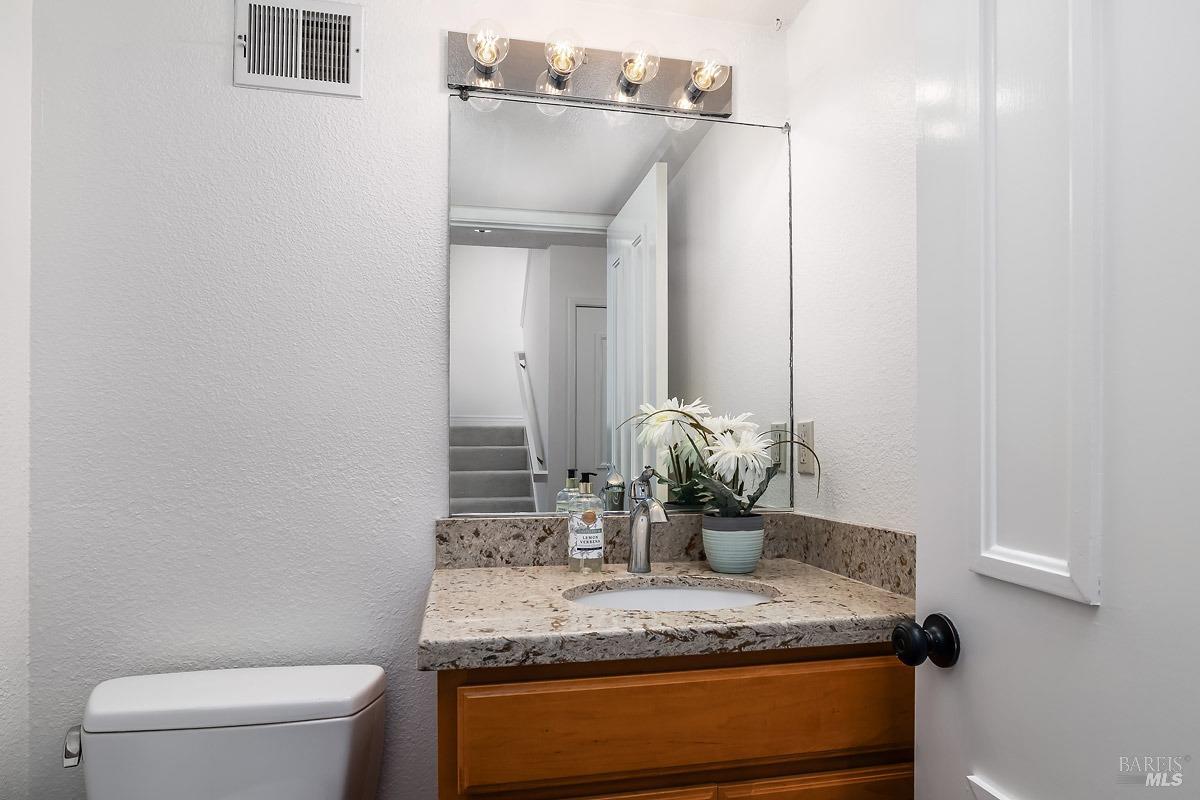 Detail Gallery Image 18 of 29 For 728 Walnut Ct, Novato,  CA 94945 - 4 Beds | 2/1 Baths