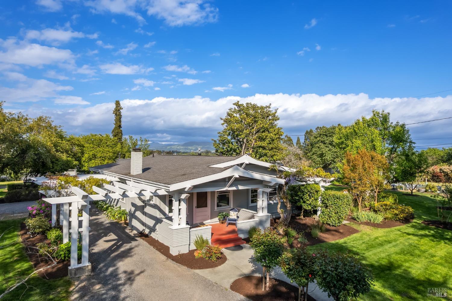 Detail Gallery Image 1 of 41 For 2855 Old Gravenstein Hwy, Sebastopol,  CA 95472 - 2 Beds | 1 Baths