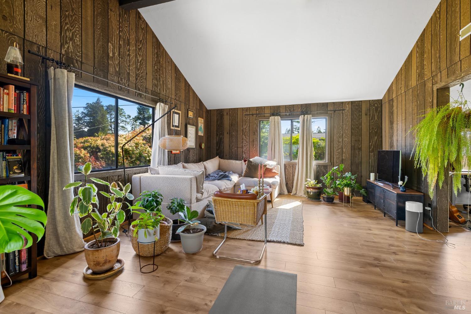 Detail Gallery Image 25 of 41 For 2855 Old Gravenstein Hwy, Sebastopol,  CA 95472 - 2 Beds | 1 Baths