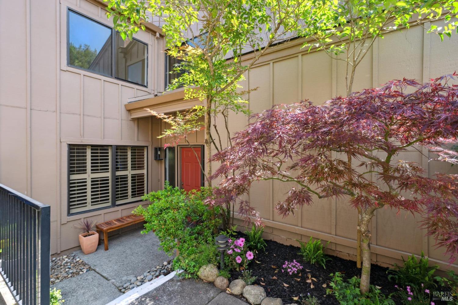 Detail Gallery Image 4 of 51 For 73 Flicker Dr, Novato,  CA 94949 - 3 Beds | 2/1 Baths
