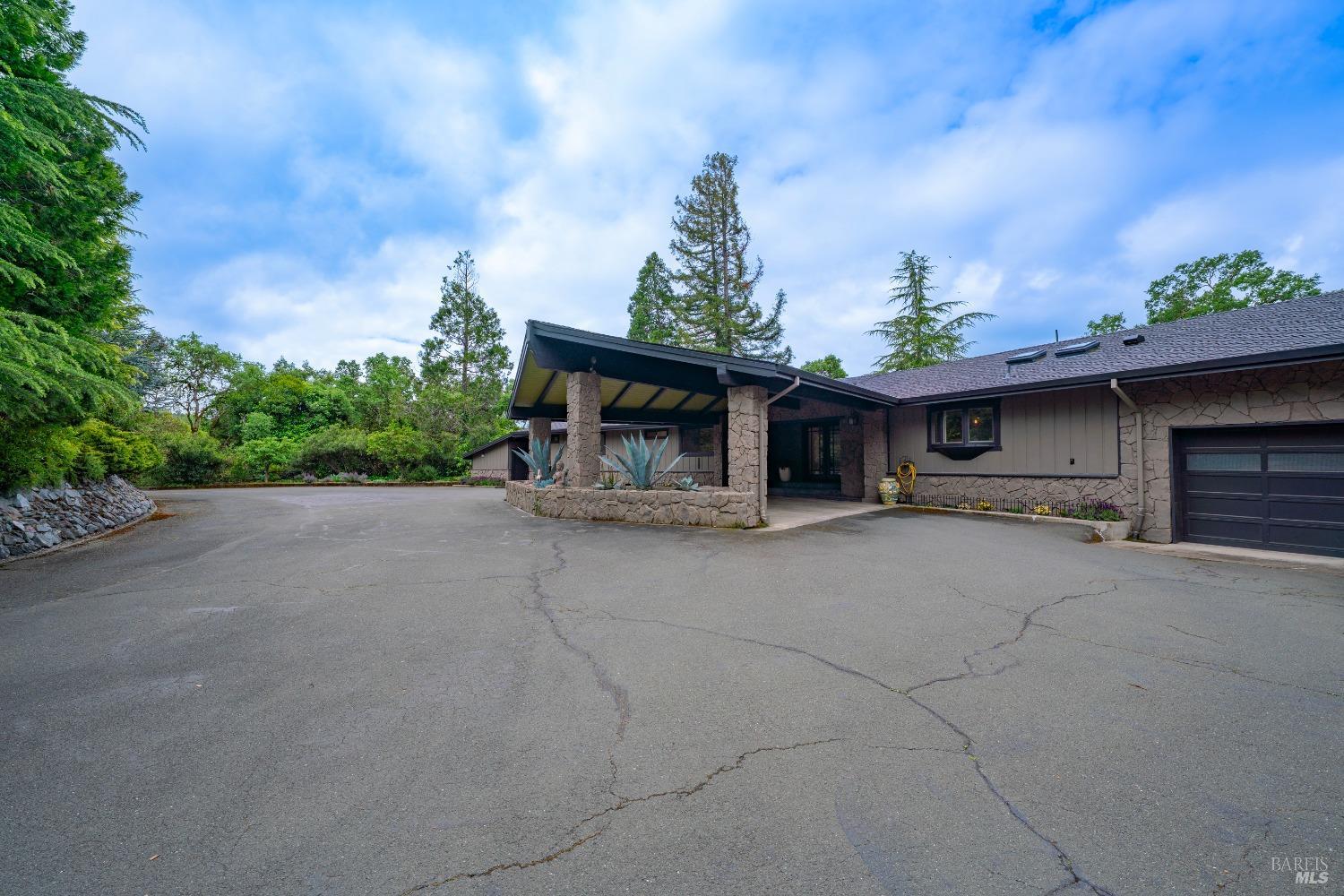 Detail Gallery Image 4 of 57 For 1340 Vista Verde Rd, Ukiah,  CA 95482 - 3 Beds | 2/1 Baths