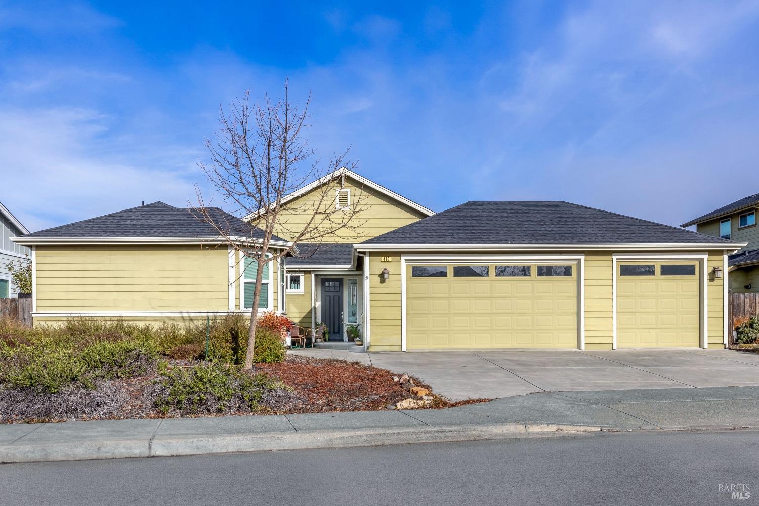 Detail Gallery Image 1 of 13 For 412 Grove St, Willits,  CA 95490 - 4 Beds | 3 Baths