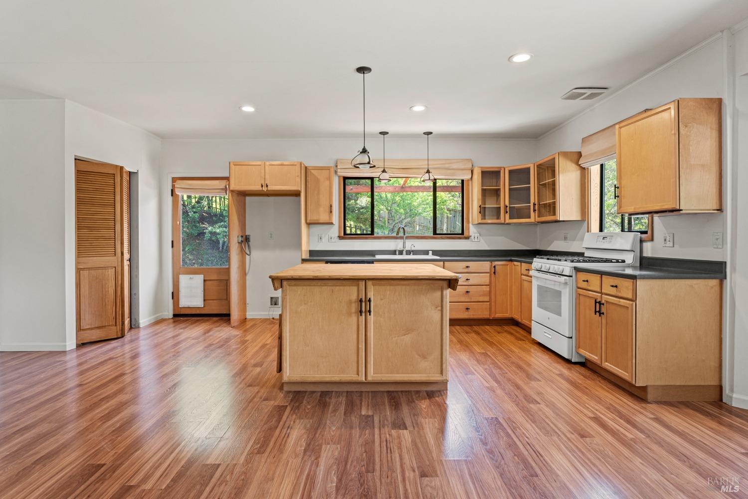 Detail Gallery Image 8 of 34 For 1875 Road B Rd, Redwood Valley,  CA 95470 - 3 Beds | 2 Baths