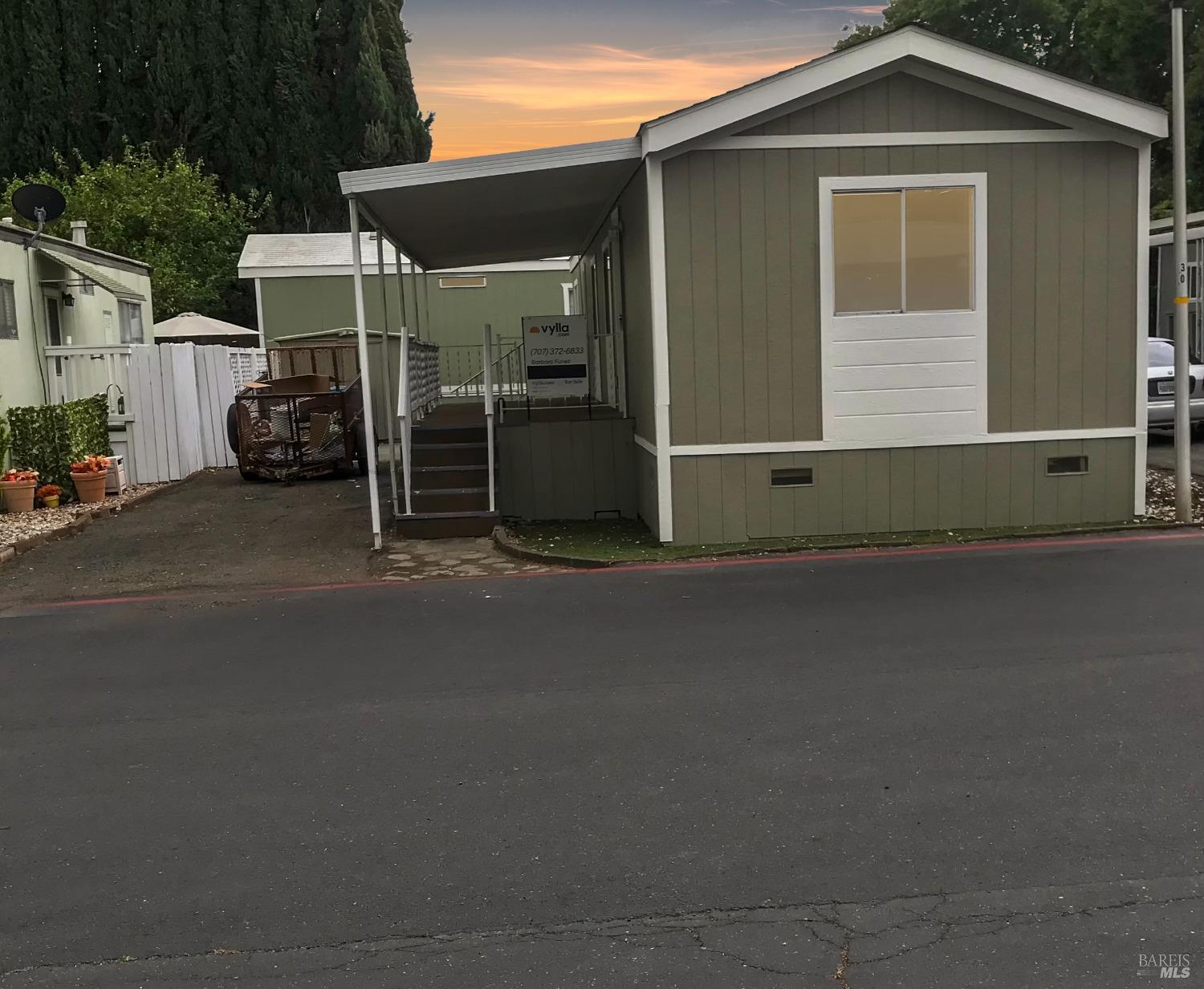 Detail Gallery Image 2 of 19 For 164 Sunset Cir, Vacaville,  CA 95687 - 2 Beds | 1 Baths