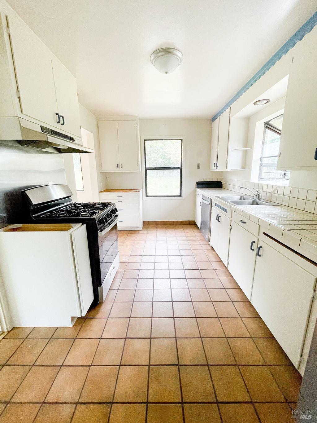 Detail Gallery Image 22 of 42 For 239 Live Oak Dr, Petaluma,  CA 94952 - 2 Beds | 1 Baths