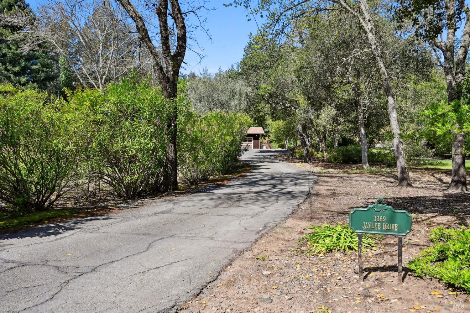 Detail Gallery Image 2 of 31 For 3369 Jaylee Dr, Santa Rosa,  CA 95404 - 4 Beds | 2/1 Baths