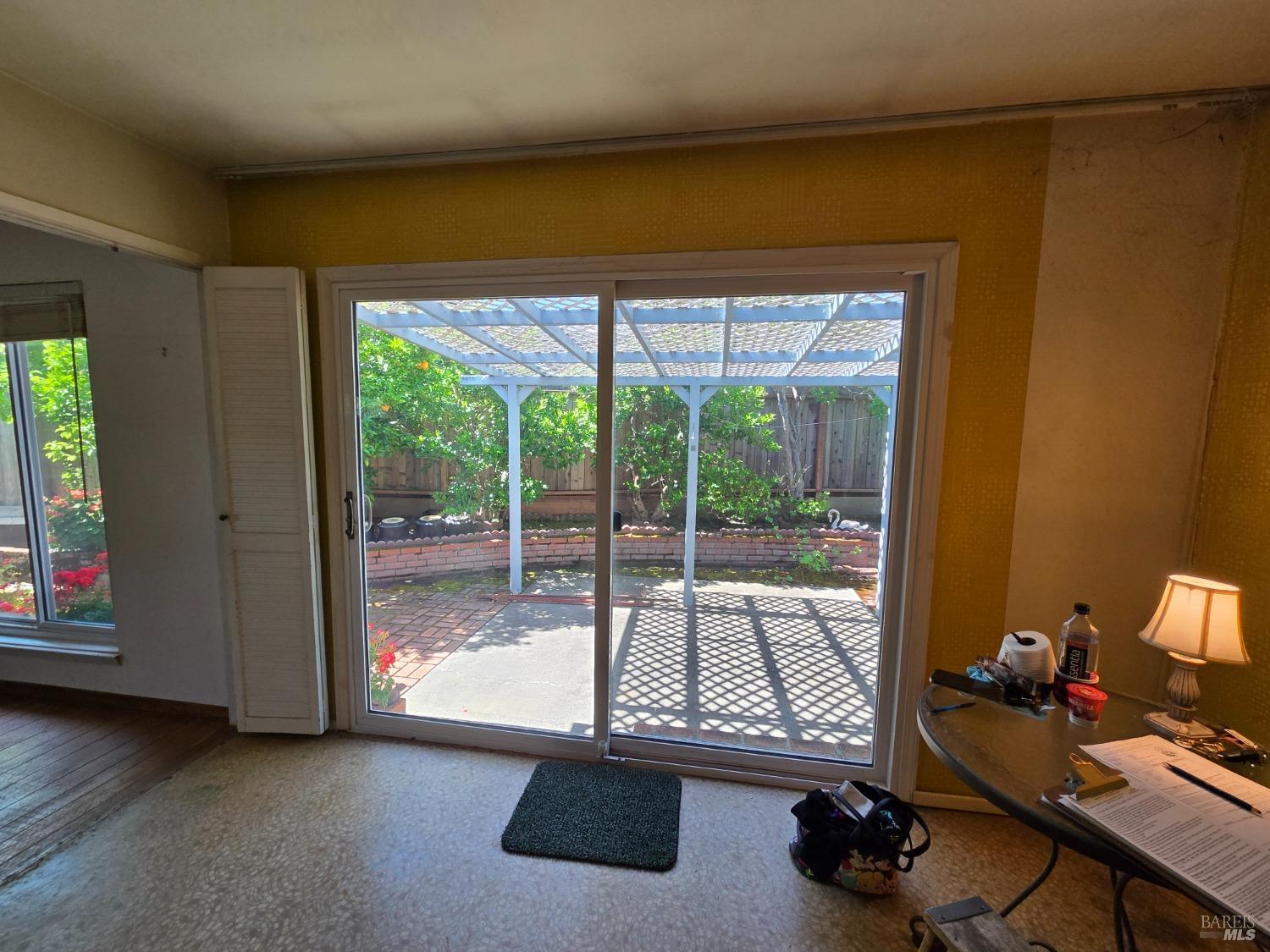 Detail Gallery Image 5 of 16 For 519 Tamarack Dr, San Rafael,  CA 94903 - 3 Beds | 2 Baths