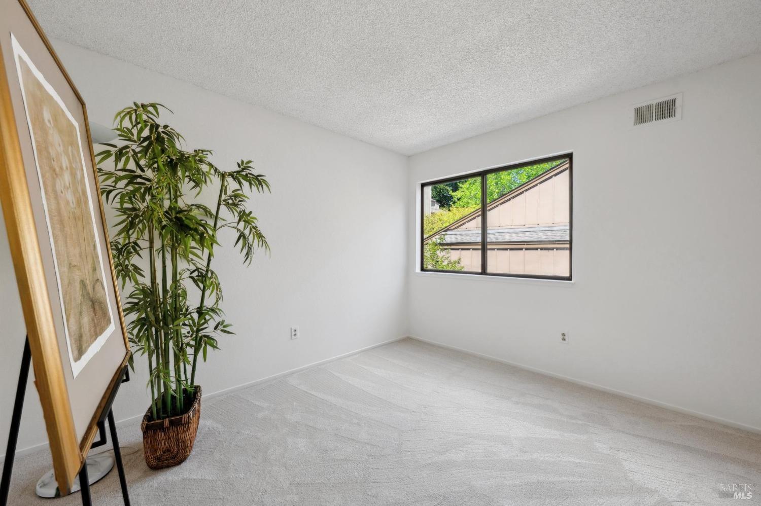 Detail Gallery Image 36 of 51 For 73 Flicker Dr, Novato,  CA 94949 - 3 Beds | 2/1 Baths