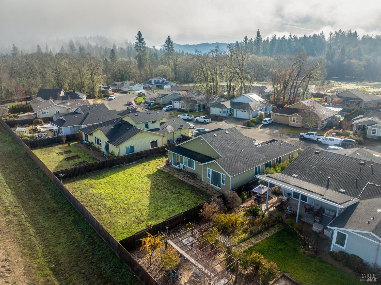 Detail Gallery Image 10 of 13 For 412 Grove St, Willits,  CA 95490 - 4 Beds | 3 Baths